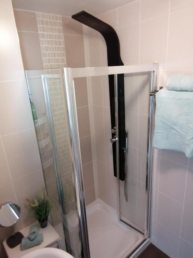 להינץ' Wild Atlantic Lodge Bed & Breakfast מראה חיצוני תמונה