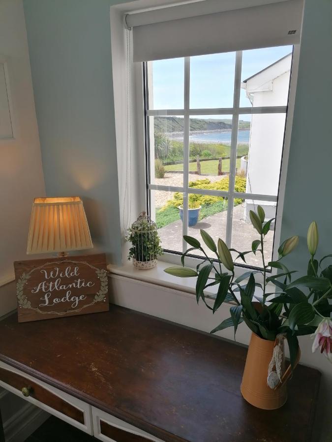 להינץ' Wild Atlantic Lodge Bed & Breakfast מראה חיצוני תמונה
