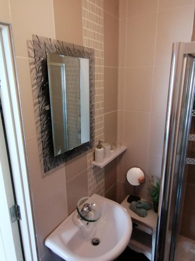להינץ' Wild Atlantic Lodge Bed & Breakfast מראה חיצוני תמונה