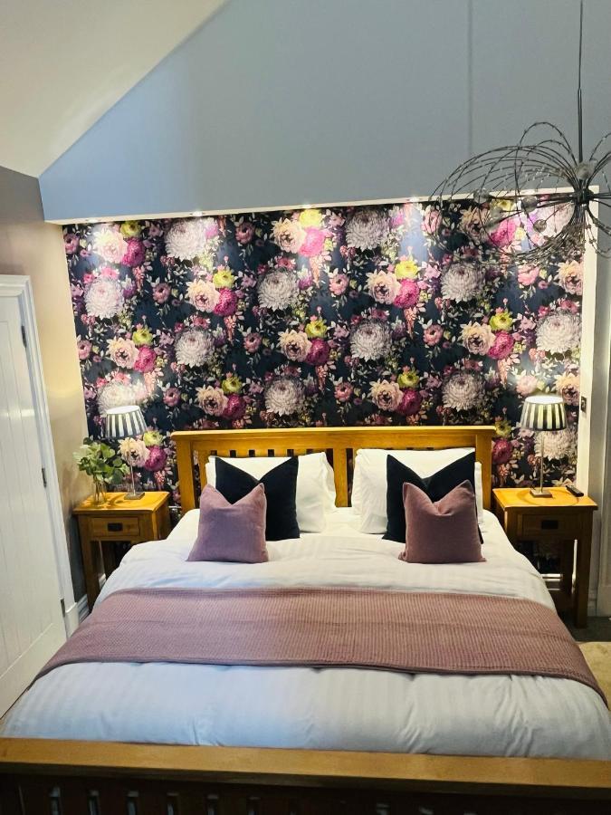 להינץ' Wild Atlantic Lodge Bed & Breakfast מראה חיצוני תמונה
