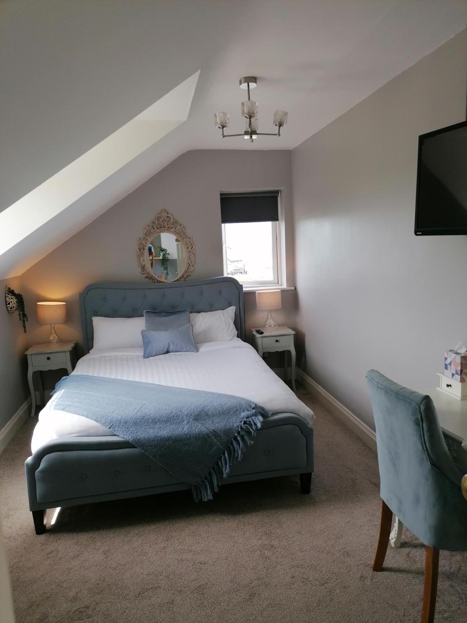 להינץ' Wild Atlantic Lodge Bed & Breakfast חדר תמונה