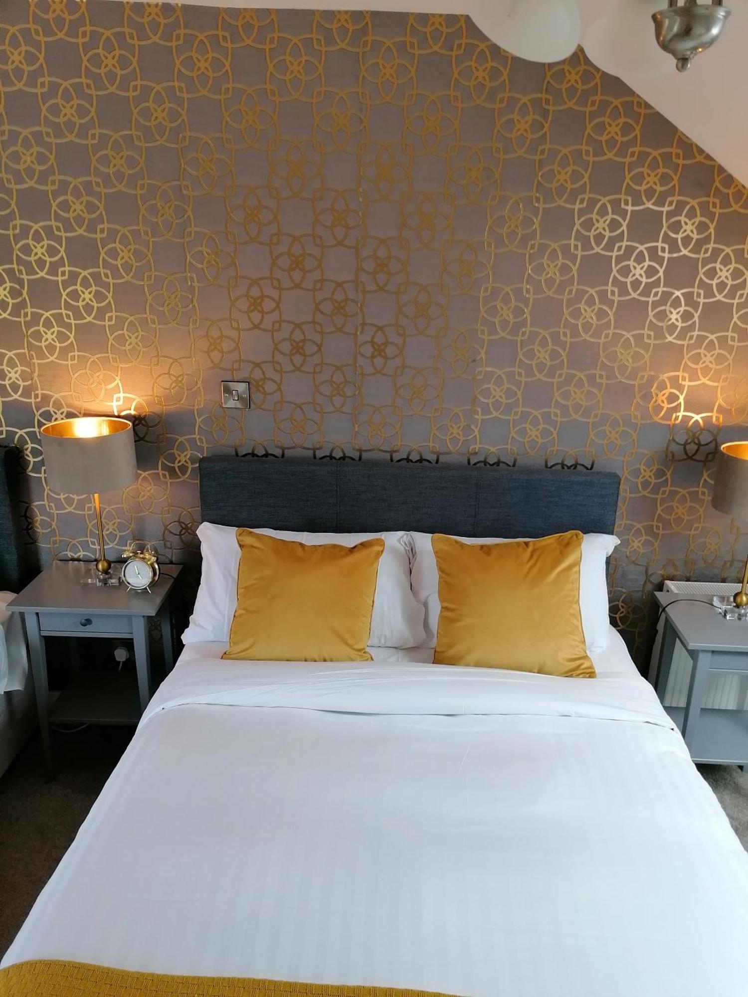 להינץ' Wild Atlantic Lodge Bed & Breakfast חדר תמונה