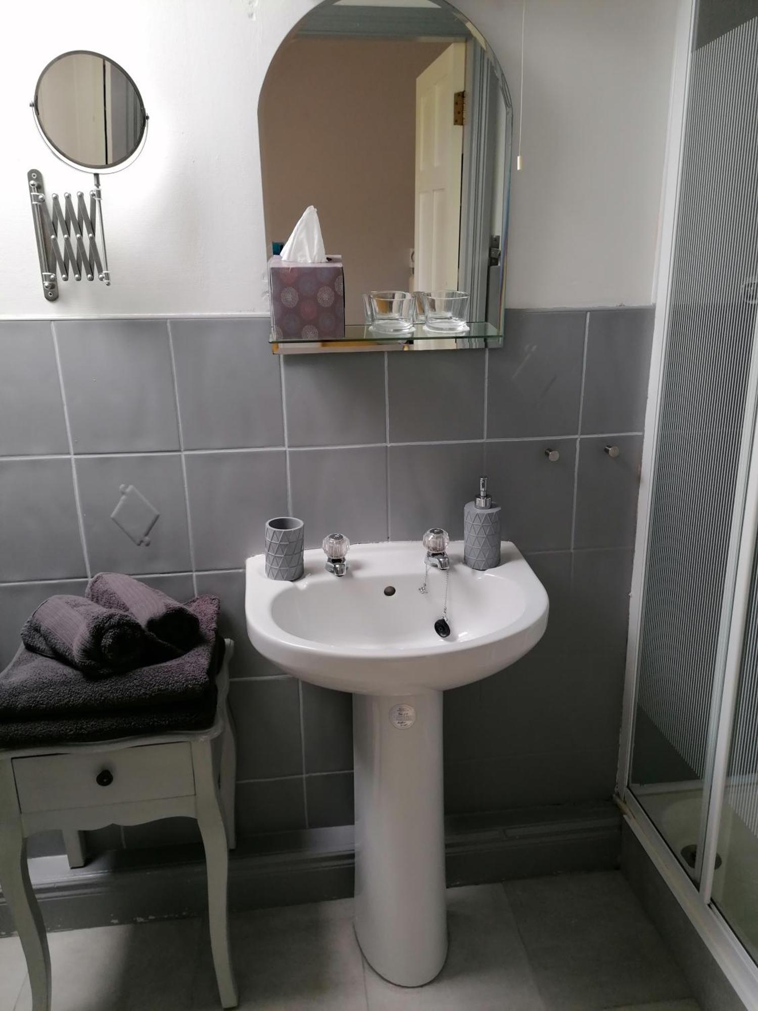 להינץ' Wild Atlantic Lodge Bed & Breakfast חדר תמונה