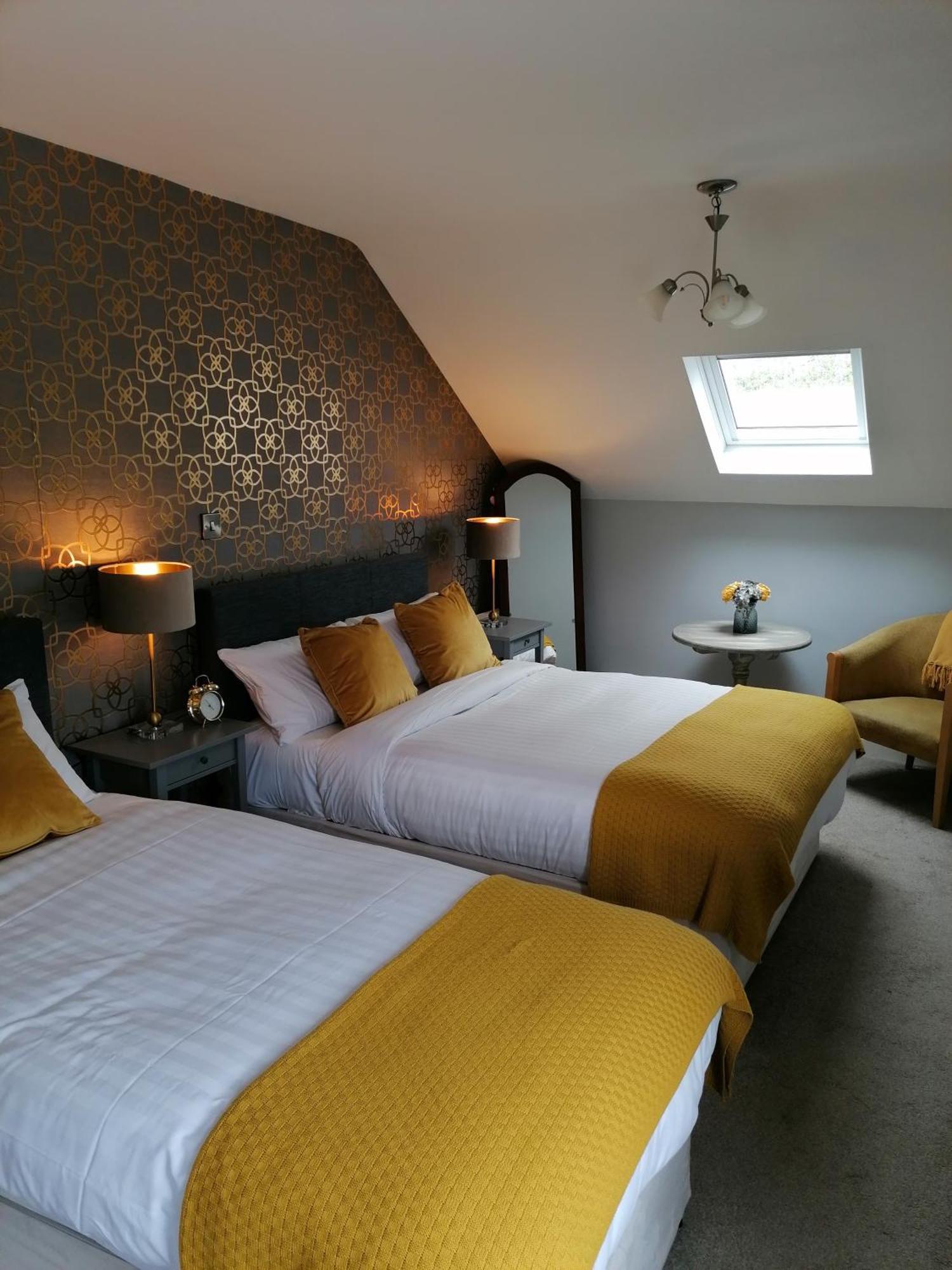 להינץ' Wild Atlantic Lodge Bed & Breakfast חדר תמונה